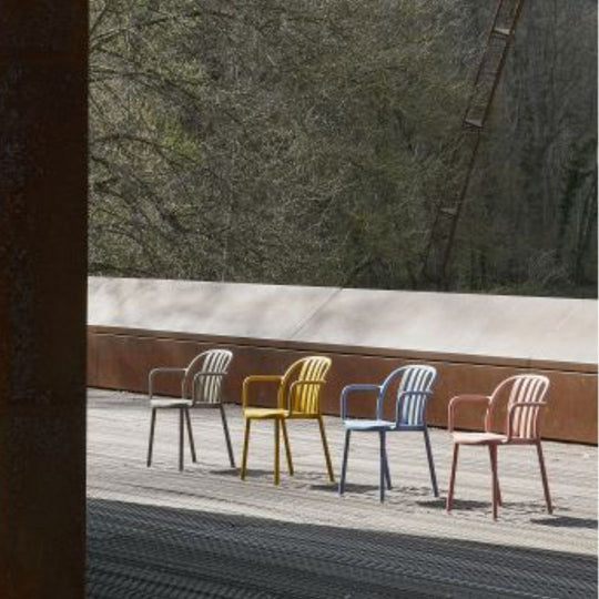 SUE CHAIR WITH ARMS
