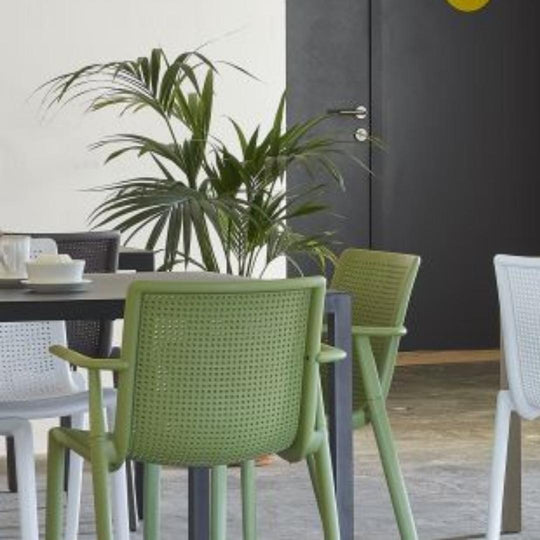BEEKAT CHAIR WITH ARMS