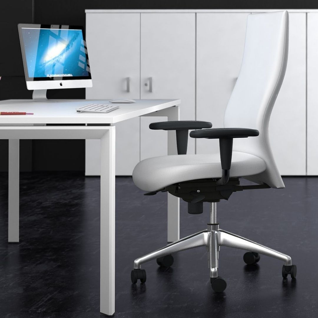 HIGH BACK DIRECTIONAL CHAIR | M4