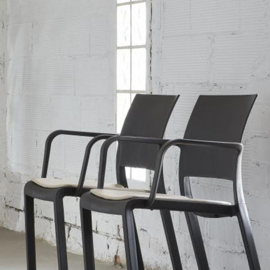 NEW FIONA UPHOLSTERED CHAIR WITH ARMS