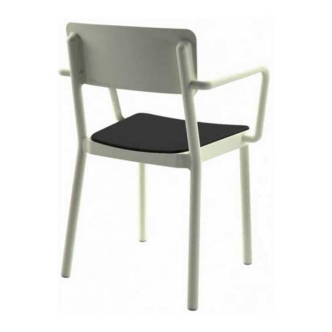 LISBOA UPHOLSTERED CHAIR WITH ARMS