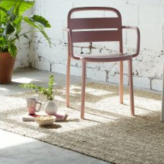 CHAIR WITH ARMS LIKE