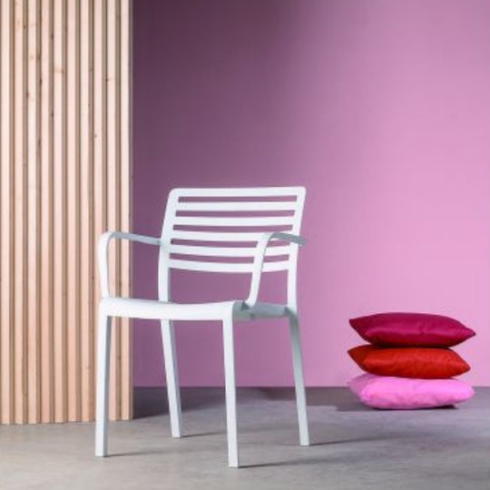 CHAIR WITH LAMA ARMS