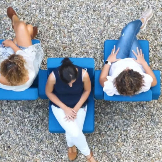 DUAL SEATING SYSTEM ARMCHAIR