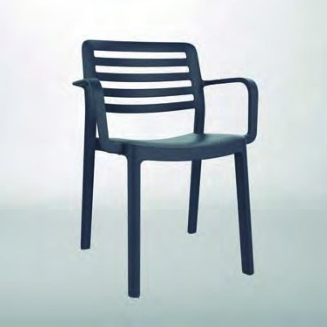 CHAIR WITH WIND ARMS