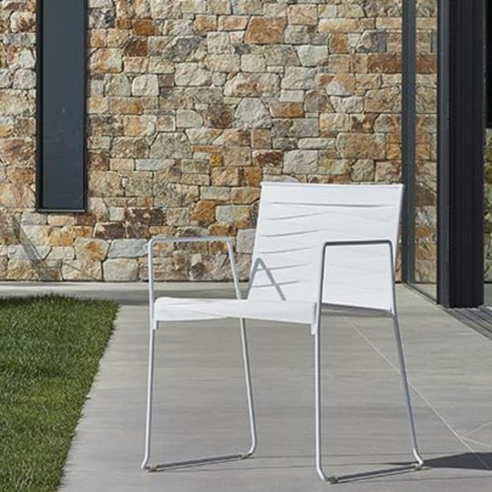 SILLA CON BRAZOS ESPIGA