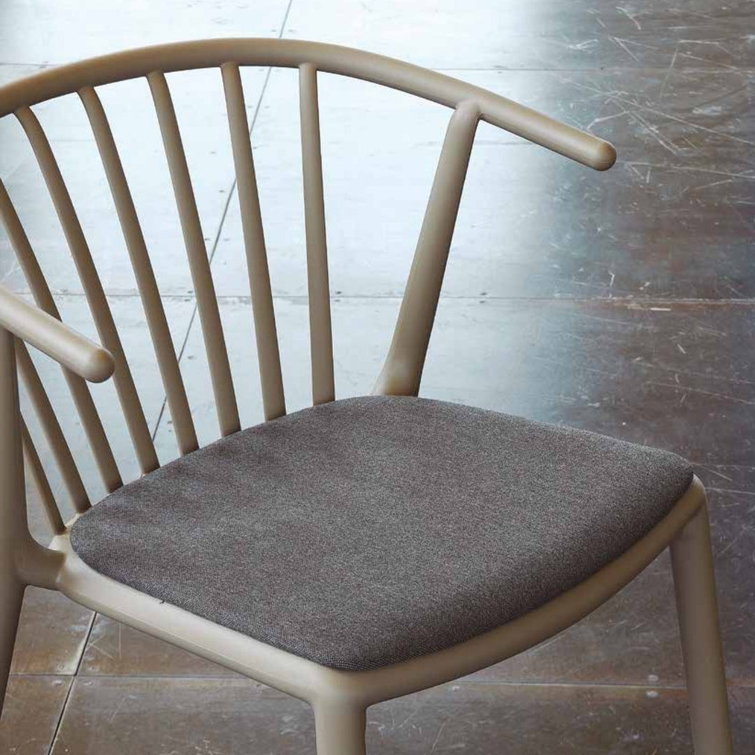 UPHOLSTERED WOODY CHAIR