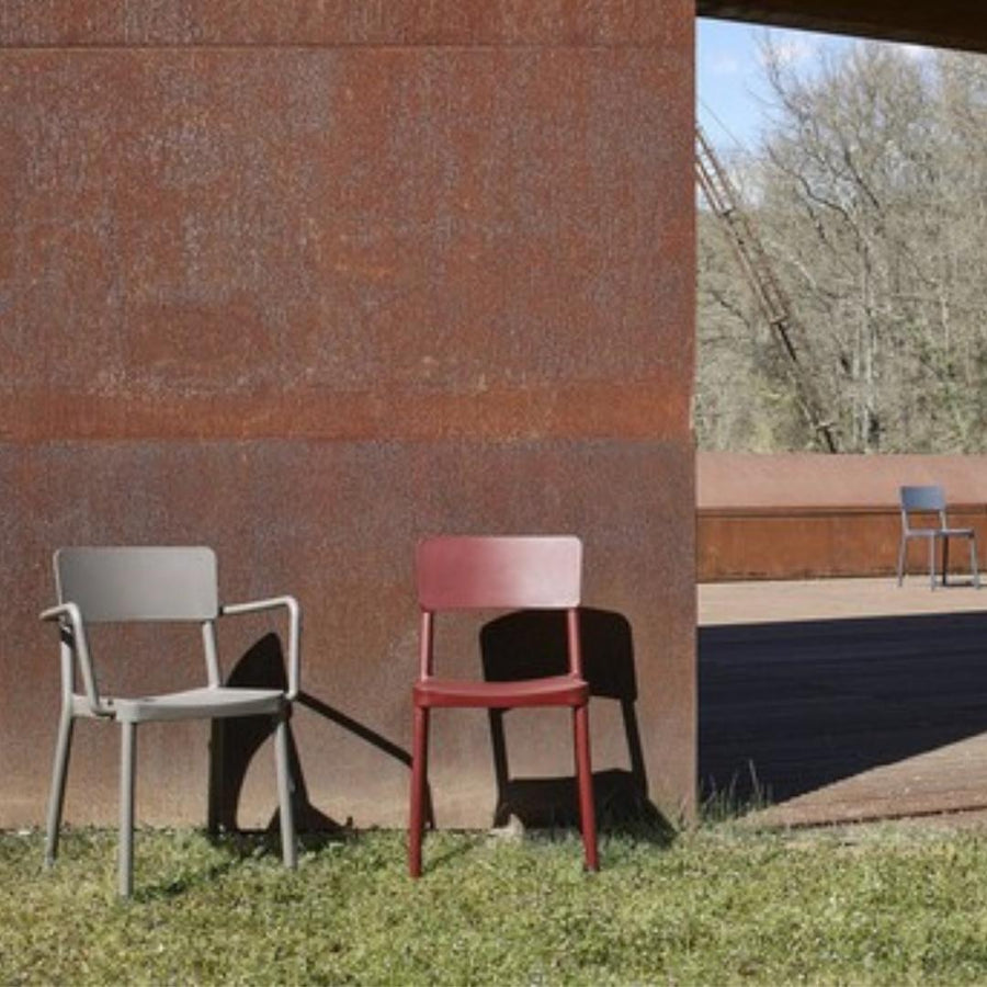 LISBON CHAIR WITH ARMS