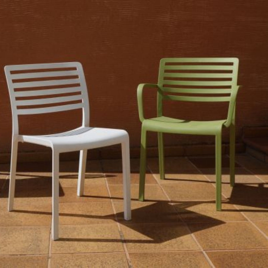 CHAIR WITH LAMA ARMS