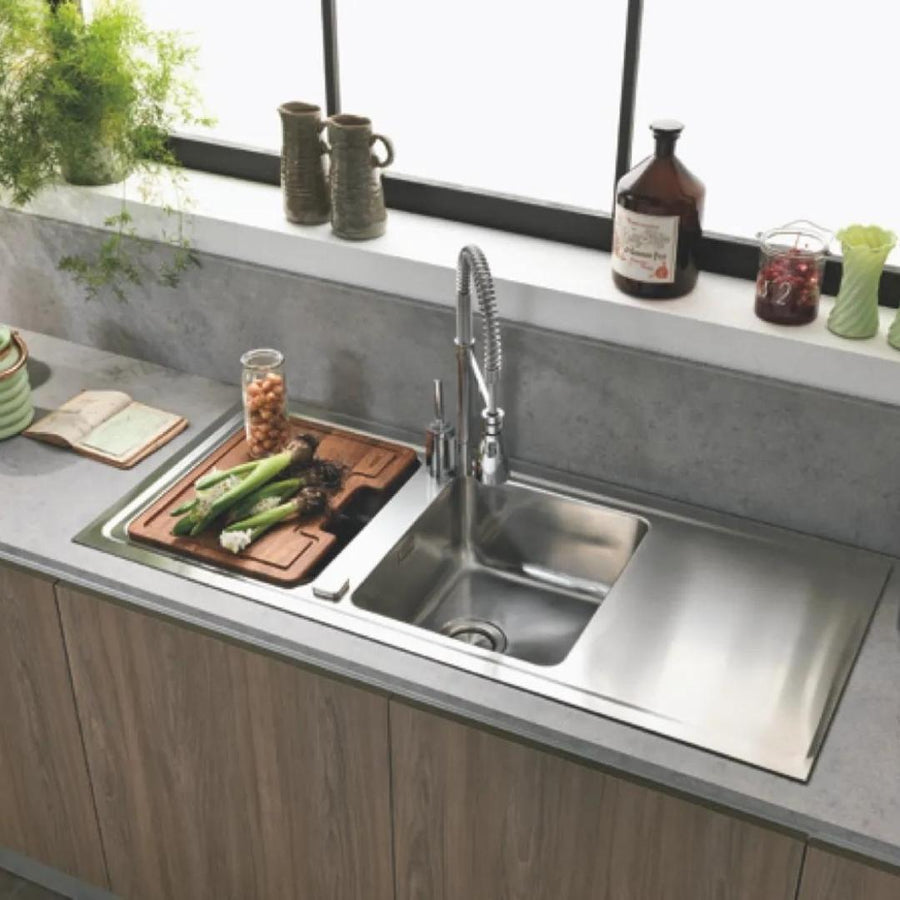 ESSENZA MODEL 04 | MODERN KITCHENS