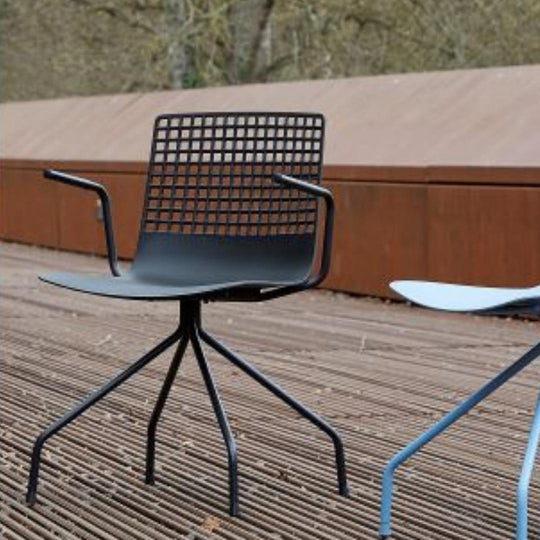 CHAIR WITH WIRE SPIDER ARMS