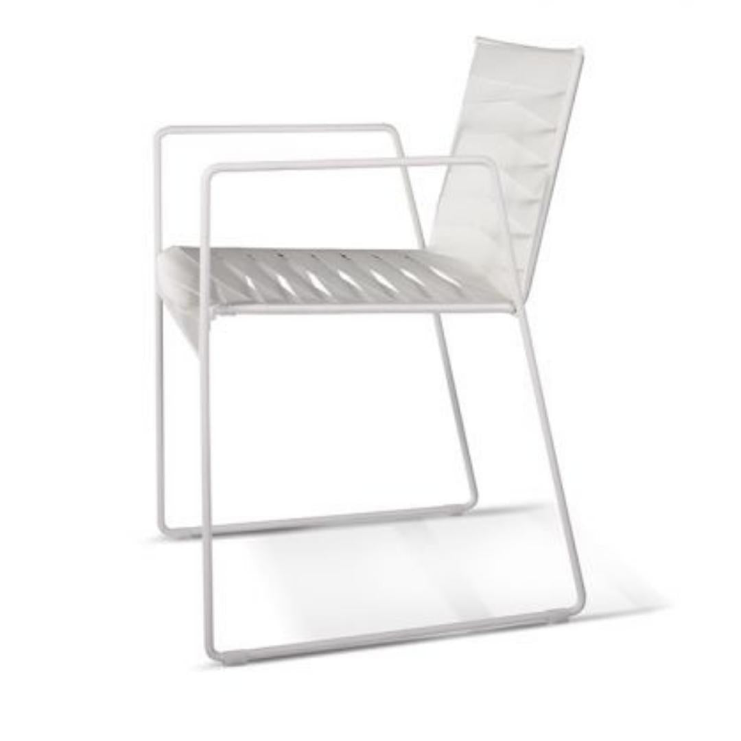 CHAIR WITH HINGE ARMS