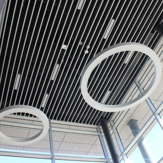 CIELO RASO METALICO BAFFLES - ARQMAT